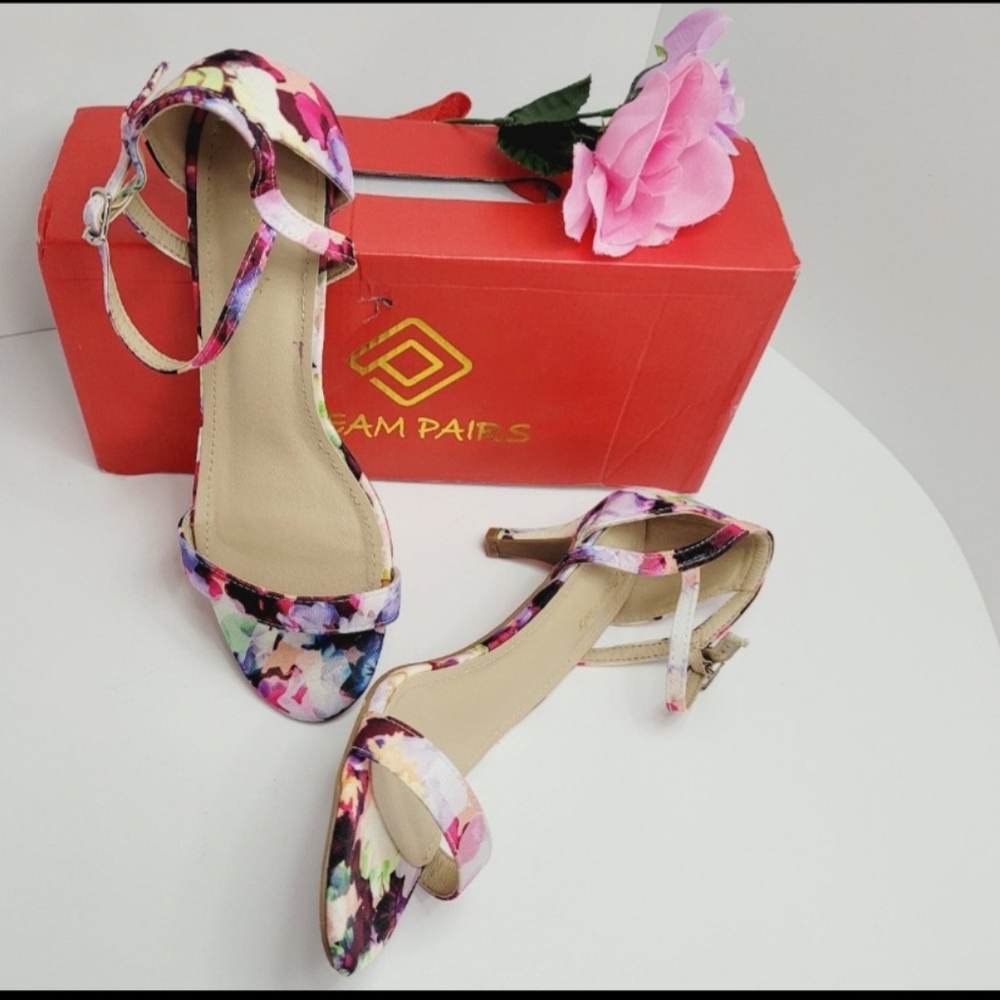 high heel sandals for woman Dream pairs size 9.5
